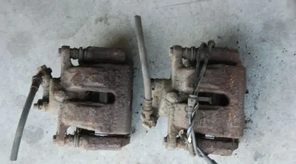 Land Rover Discovery 3 - LR3 Rear brake caliper L7MTA