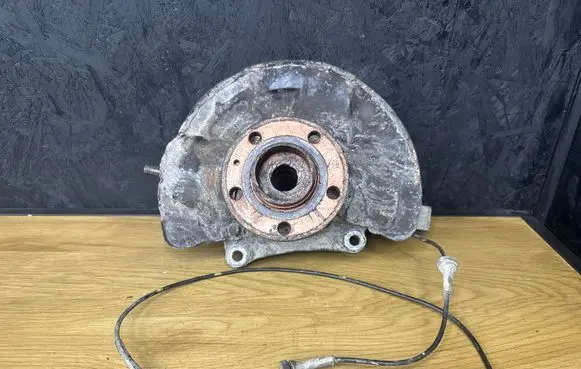 Volvo S80 Front wheel hub 9461944