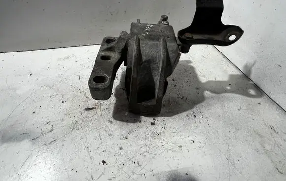 Volkswagen Touran I Engine mount bracket 1K0199262