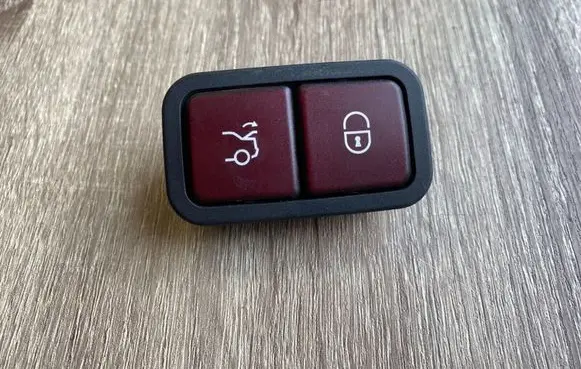 Mercedes-Benz S W220 Tailgate/boot open switch button A2208211479