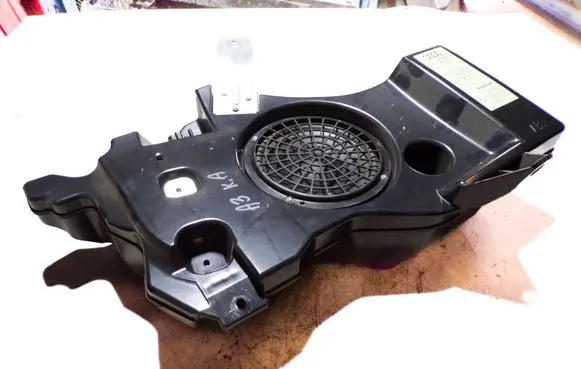 Audi A3 S3 A3 Sportback 8P Subwoofer speaker 8P4035382D