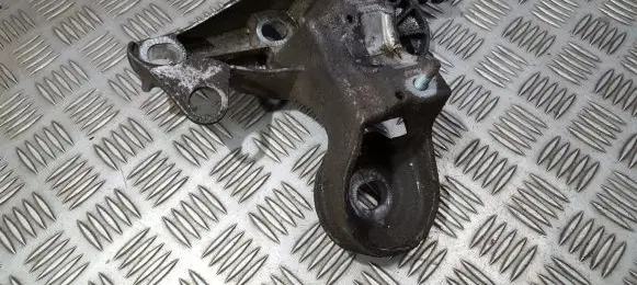 Audi A4 S4 B5 8D Engine mounting bracket 4b0199352b
