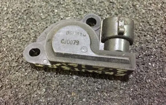 Opel Frontera A Throttle valve position sensor 06681 c70079