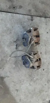 Volkswagen Tiguan Front brake caliper 32332267J