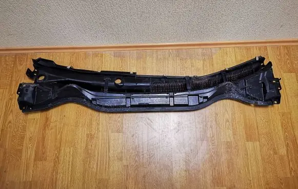 Toyota Auris E180 Windshield trim 5570802470