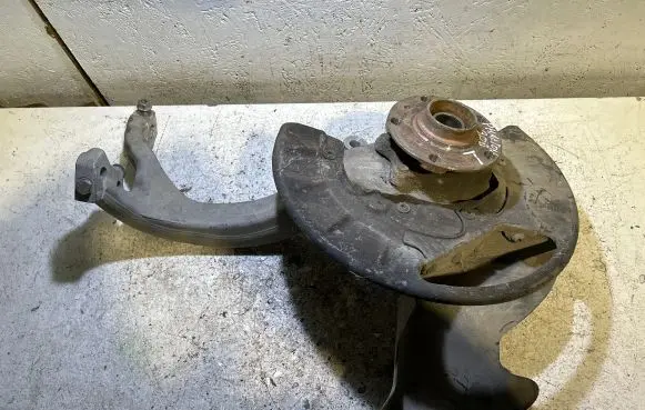 Volkswagen Phaeton Front wheel hub 4B0257N0