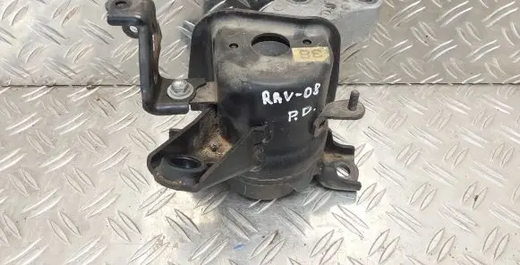 Toyota RAV 4 (XA30) Engine mount bracket