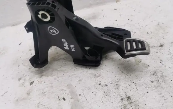 Volkswagen Golf VIII Clutch pedal 