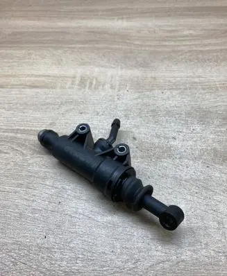 Mercedes-Benz C W204 Clutch master cylinder A2042900112
