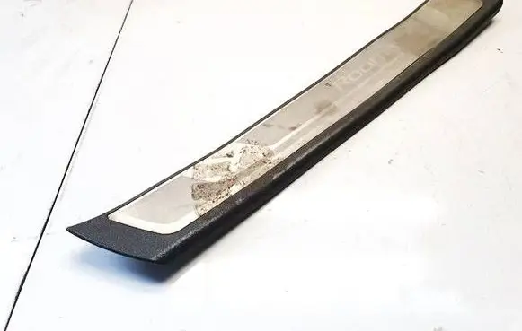 Front sill trim cover