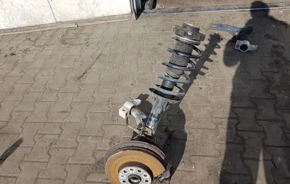 Skoda Octavia Mk2 (1Z) Front wheel hub spindle knuckle