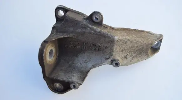 Audi A6 S6 C5 4B Engine mounting bracket 8D0399114T