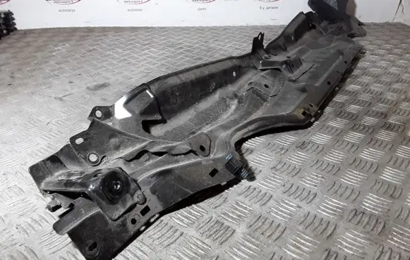 Toyota Auris E180 Other engine bay part