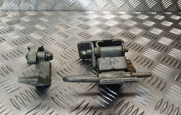 Volkswagen PASSAT B5.5 Front door hinge set 4B0831411B
