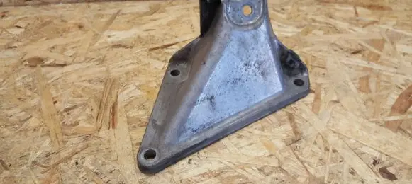 BMW 5 E60 E61 Engine mounting bracket 6761149