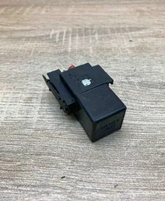 BMW 5 E39 Other relay 8350358 V23134J52X173