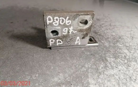 Peugeot 806 Front door lower hinge 