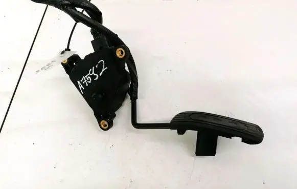 Nissan Note (E11) Accelerator throttle pedal 18002AX700 2437C00767