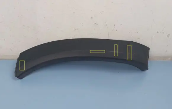 Rear bumper trim bar molding