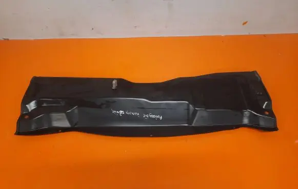 Suzuki Swift I Wiper trim