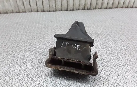 Volkswagen II LT Engine mount bracket