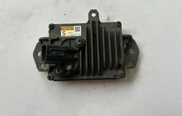 Toyota RAV 4 (XA50) Distronic sensor radar 8821033120 3191954