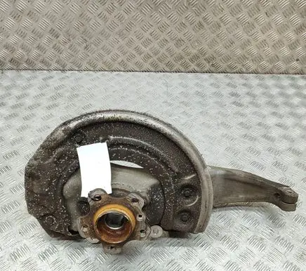 BMW 5 G30 G31 Front wheel hub 6884385