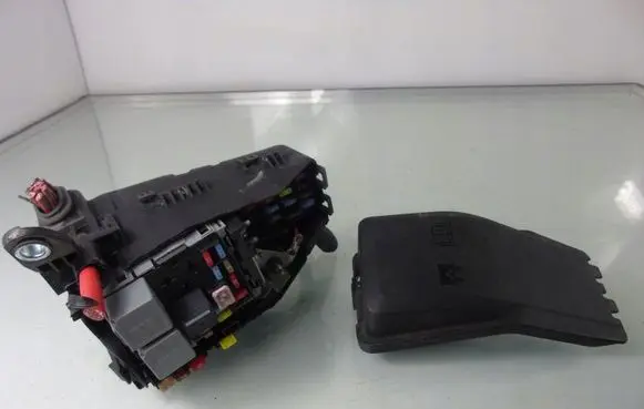 Volvo V70 Fuse module