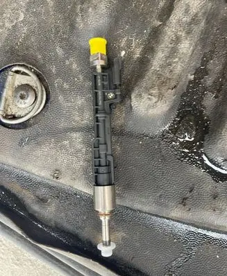 BMW 7 F01 F02 F03 F04 Fuel injector 0261500147