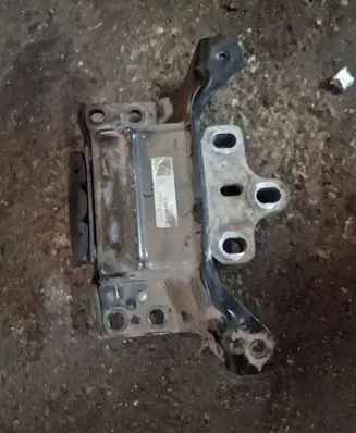 Skoda Superb B8 (3V) Engine mount bracket