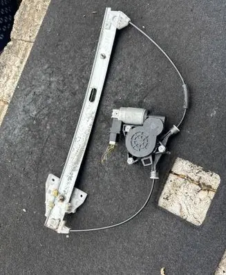 Mazda 3 I Front door window regulator with motor GJ6A5958X CM011760 TN778515