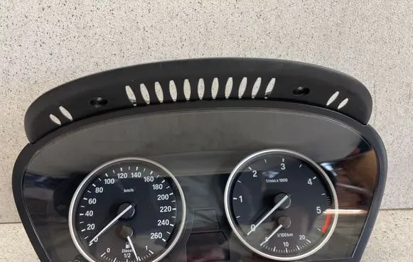 BMW 5 E60 E61 Speedometer (instrument cluster) A2C53257079 688T6T60T79