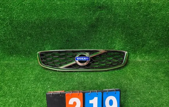 Volvo C30 Front grill 31214622 31290845 31290405