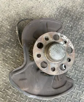 Mercedes-Benz SLK R172 Front wheel hub A2043320101