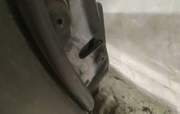 Volkswagen Golf V Front door lock