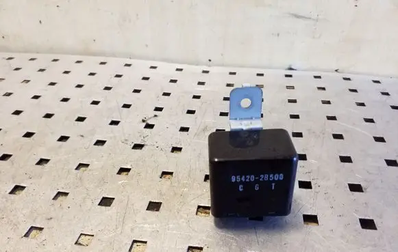 Hyundai Santa Fe Window wiper relay 954202B500