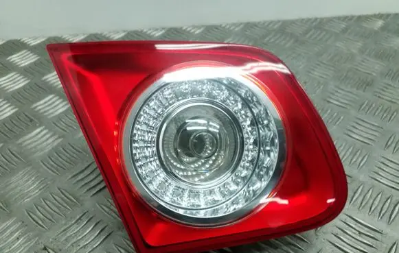 Volkswagen Jetta V Tailgate rear/tail lights 1K5945093