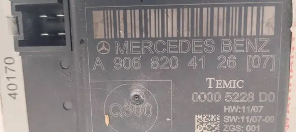 Mercedes-Benz Sprinter W906 Door control unit/module A9068204126