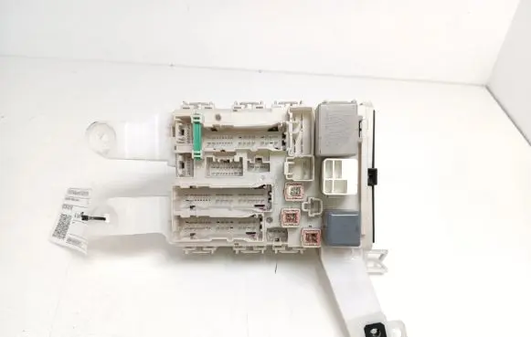 Toyota Auris 150 Fuse module 82730-02150