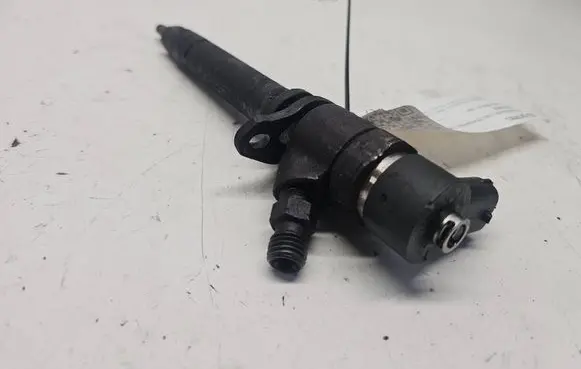Volvo S60 Fuel injector 8658352