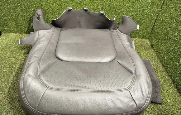 Land Rover Defender Front passenger seat L8B263222AB L8B214C288AA L8B2603B26AB