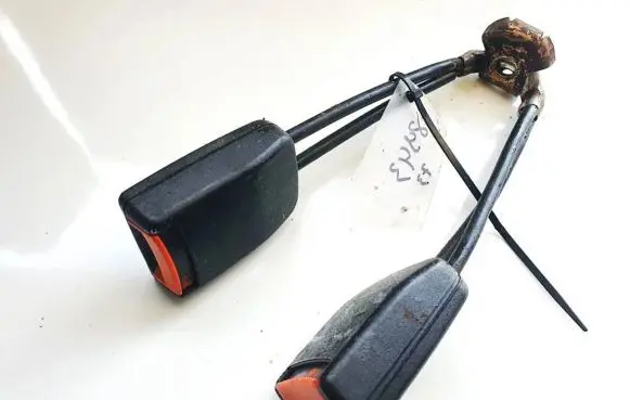 Volkswagen PASSAT B4 Middle seatbelt buckle (rear) 357857739d 52149