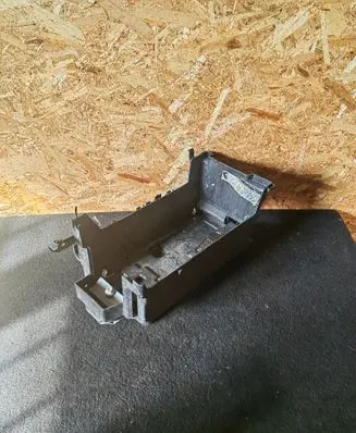 Opel Insignia A Battery tray 13448185
