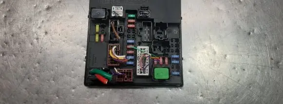 Nissan NV200 Fuse module 284B73NL1A 521773F04