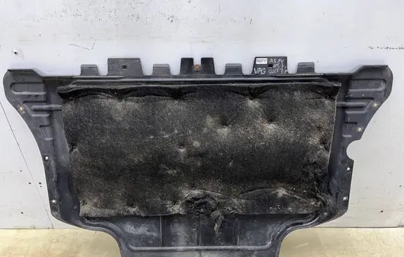 Volkswagen Golf VII Engine splash shield/under tray 5q0825236