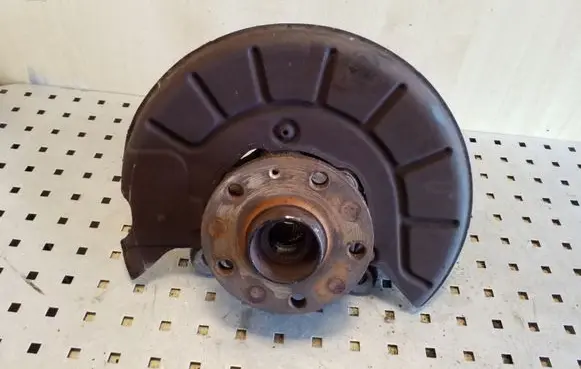 Volkswagen Golf Plus Front wheel hub