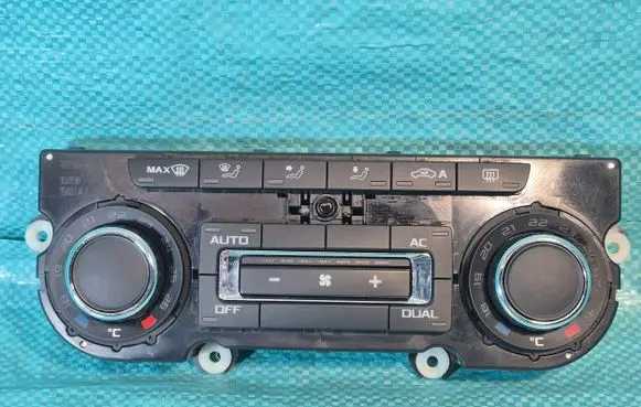 Skoda Octavia Mk2 (1Z) Climate control unit 3T0907044AR 5HB00974944 SW0401