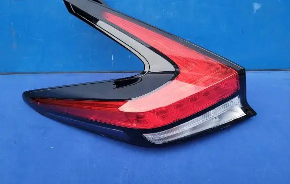 Nissan Leaf II (ZE1) Rear/tail lights 265555SH0A