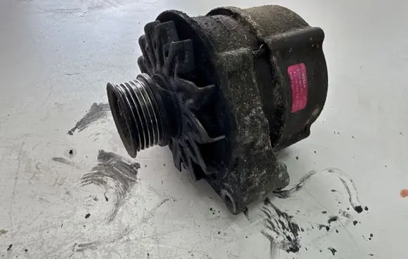 Mercedes-Benz E W124 Generator/alternator 0120489331