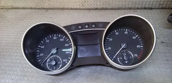 Mercedes-Benz ML W164 Speedometer (instrument cluster) A1645404047 A1645400611